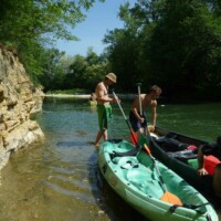 canoe vide sur l'eau canoë sur l'Ariège